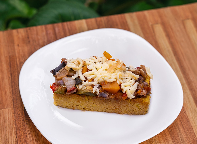 Crocante de maiz, vegetales al horno y dip de berenjena